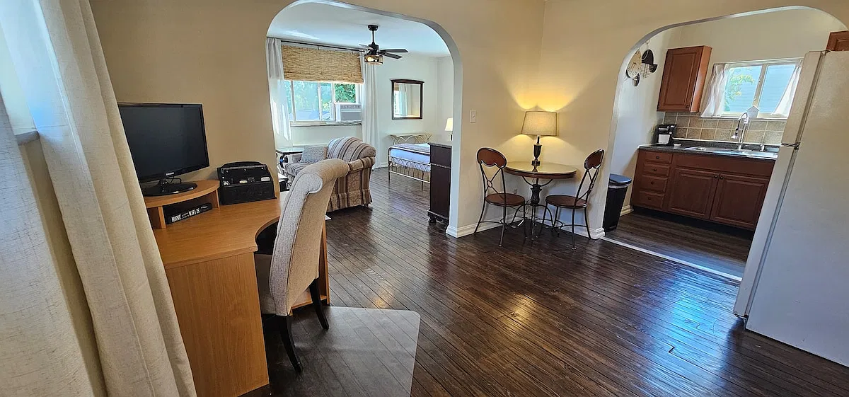 Studio, 700 sqft, $1,250 — Photo 1