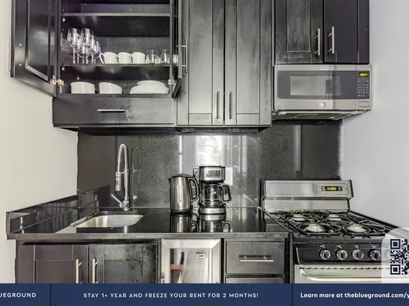 562 Hudson Street image 7 of 18