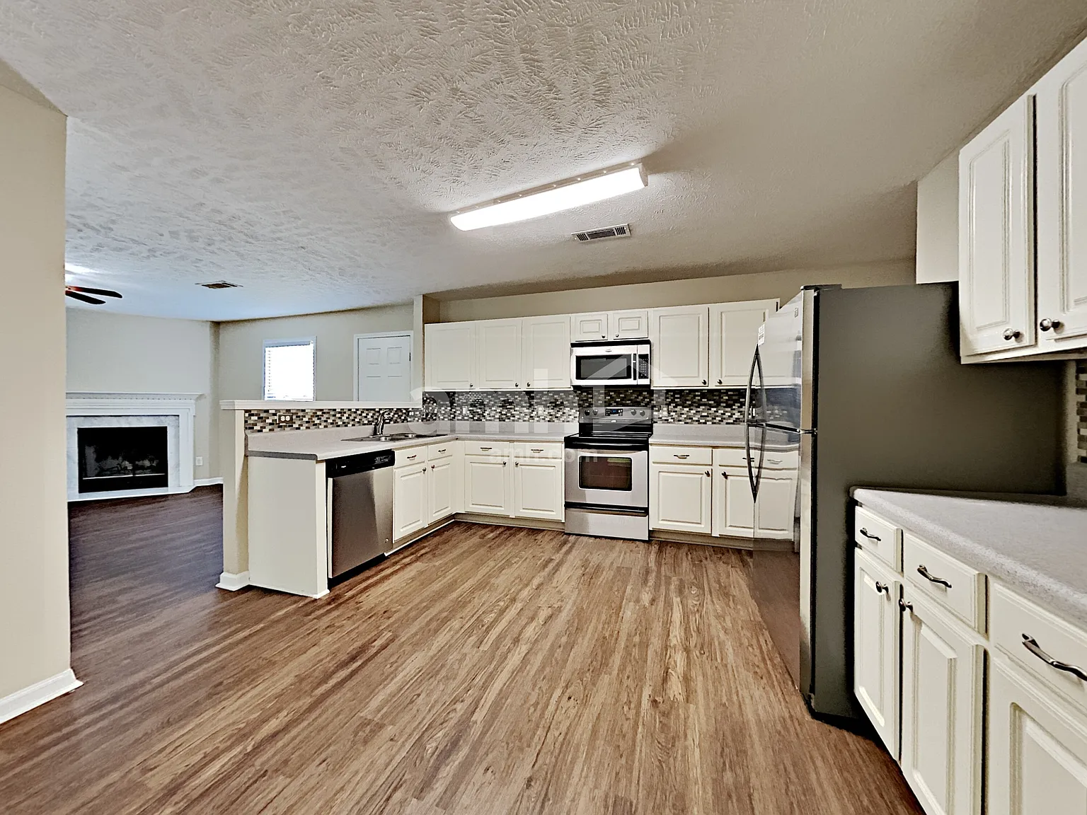 3 bed, 2.5 bath, 2438 sqft, $2,495 — Photo 4