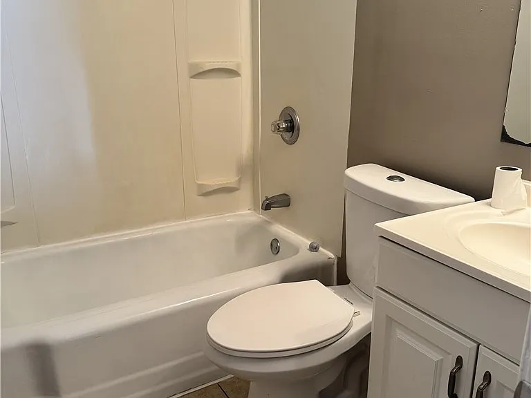 1914 King George Dr — Photo 5