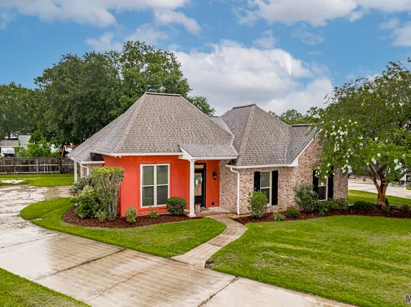 39034 N Angelle Ct, Gonzales, LA 70737