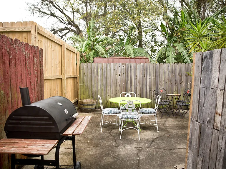 2320 Marengo St — Photo 17