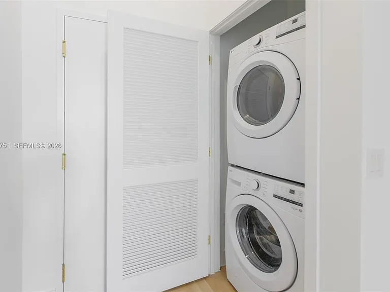 90 NE 32nd St #1108 — Photo 9