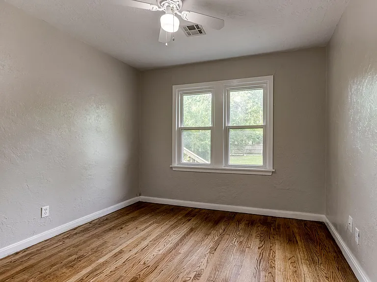 604 Iowa St — Photo 21