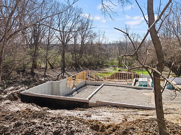 4th image of 192 Kentucky Dr