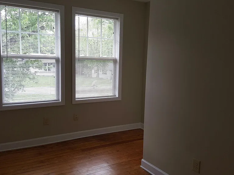 1102 Fowler St — Photo 11