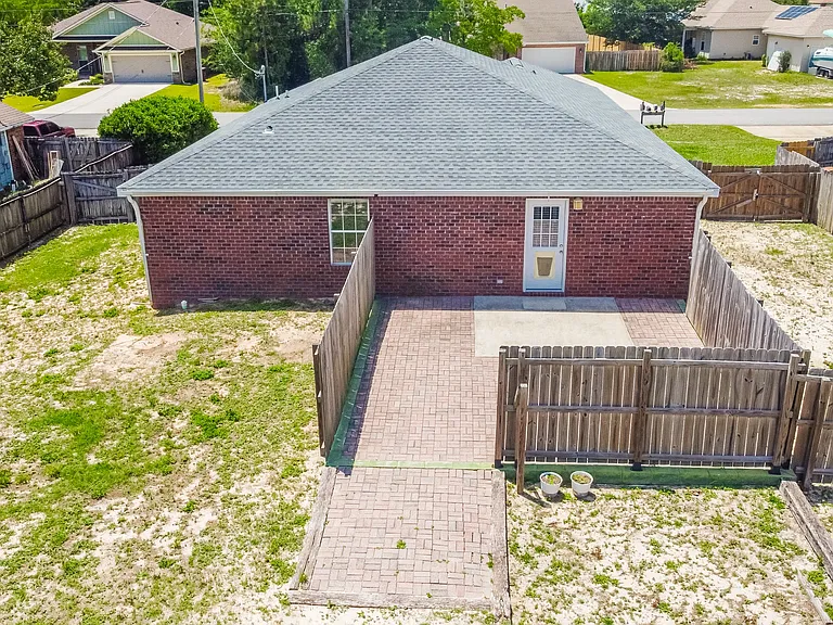 2104 Frontera St — Photo 10