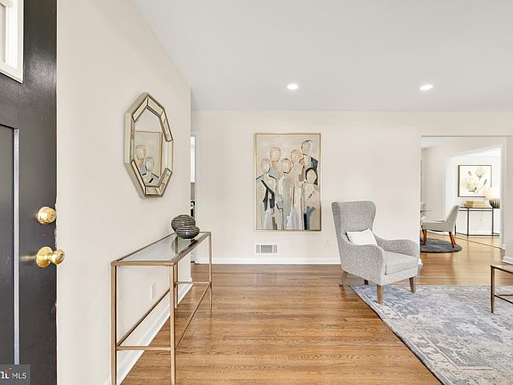 5th image of 17 S Lexington St