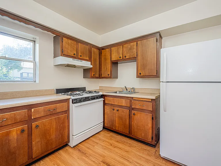 111 Kensington Rd #8 — Photo 9
