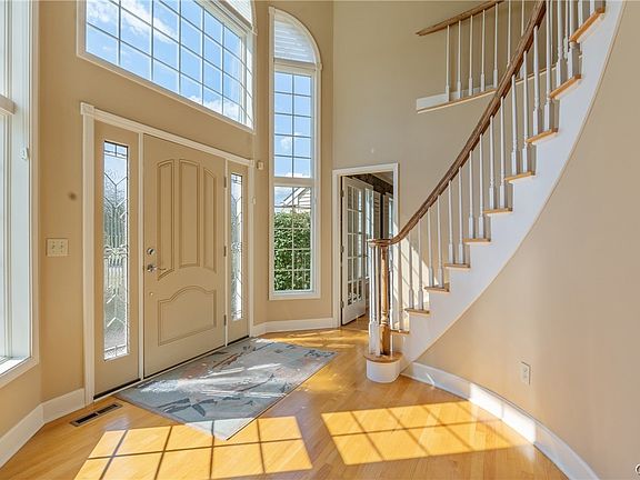 4th image of 8222 Ashington Dr