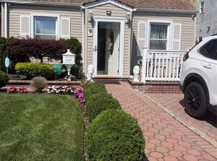 75 Maplewood Avenue, Hempstead, NY 11550
