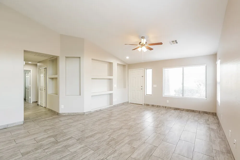 4 bed, 2.0 bath, 1864 sqft, $2,400 — Photo 4