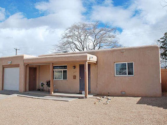 2nd image of 208 Laguayra Dr NE