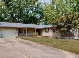 5920 Mimosa Dr, Sedalia, MO 65301