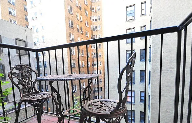 Rented by Peter Ashe | media 11