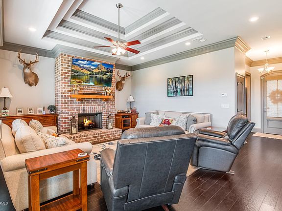 3rd image of 102 Birchview Dr