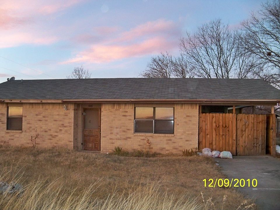 1st image of 608 Goehmann Ln