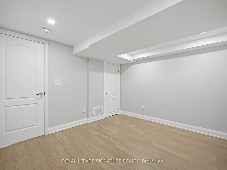 91 Roulette Cres #2 — Photo 16