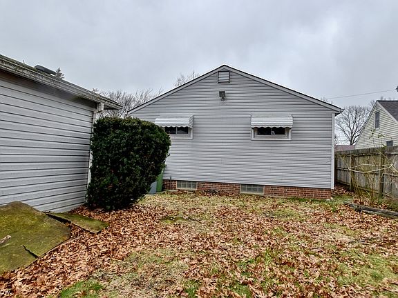 3rd image of 32868 Barbara Dr