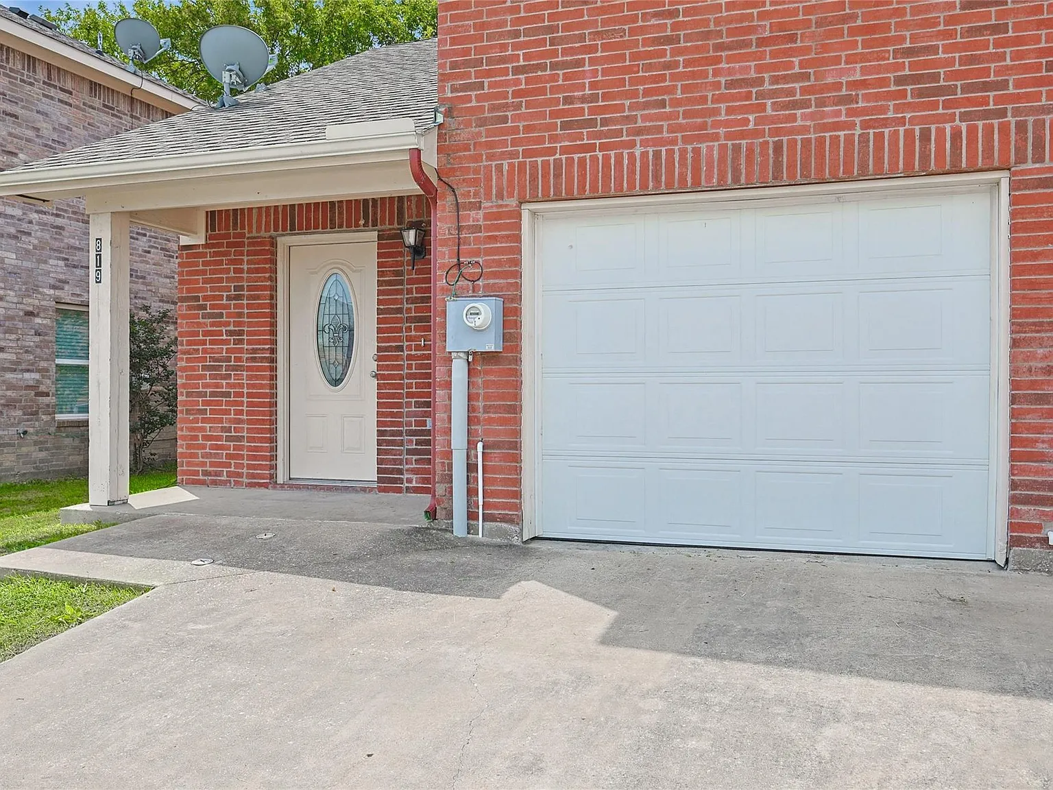 3 bed, 2.5 bath, 1669 sqft, $1,700 — Photo 1
