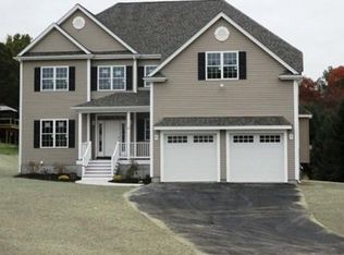 24 Brookfield Ln, Bellingham, MA 02019