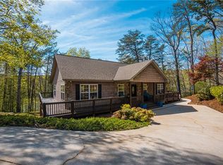 143 W Waters Edge Ln, West Union, SC 29696