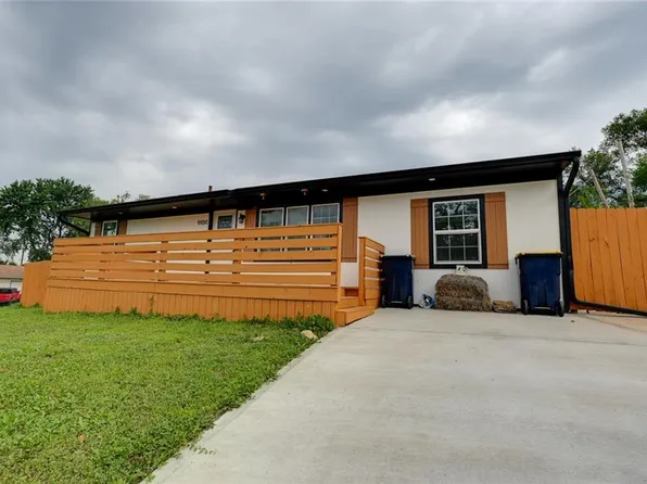 9100 E 43rd Ter, Kansas City, MO 64133