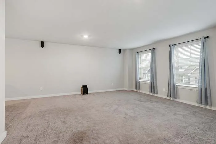 3 bed, 1966 sqft, $2,500 — Photo 1