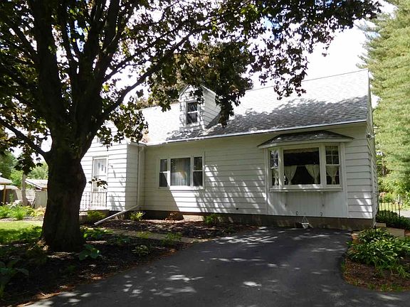 3rd image of 9 Cortland Dr