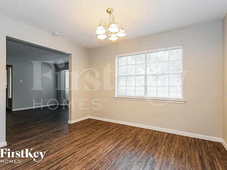 26218 Maplewood Dr — Photo 6