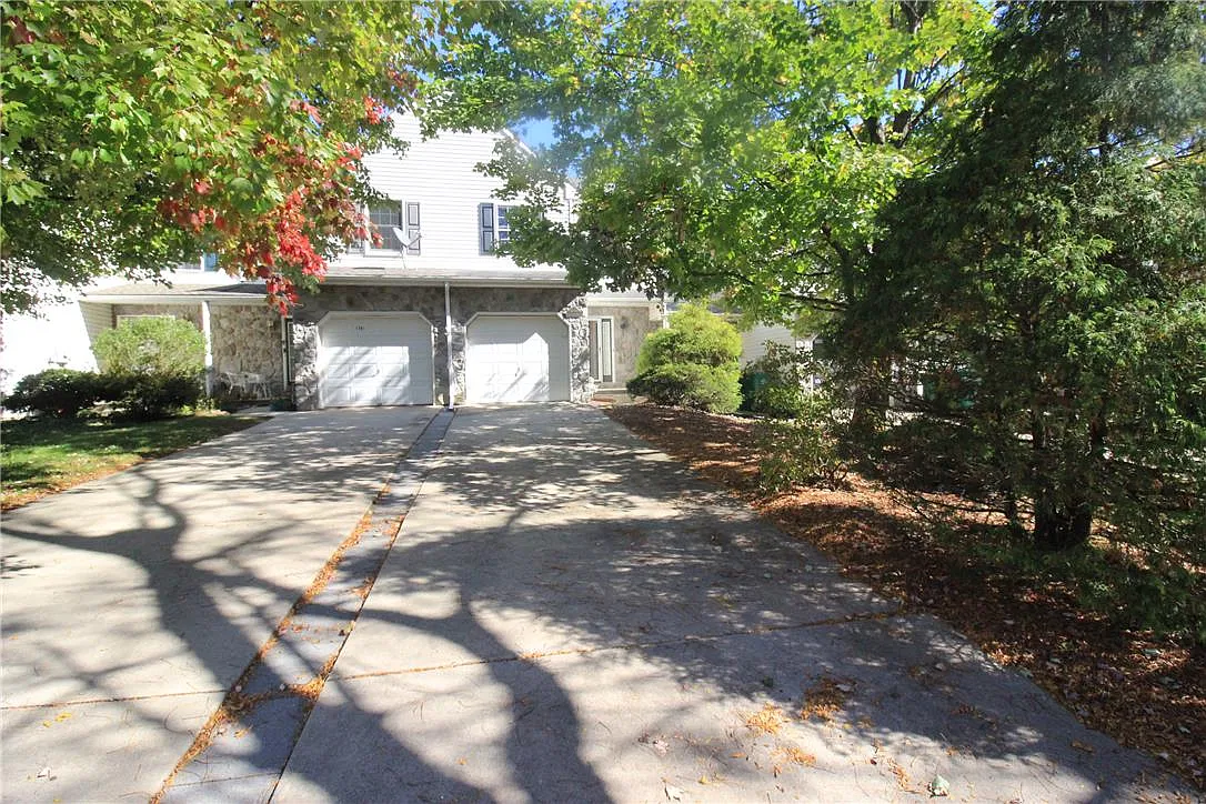 3 bed, 1.5 bath, 1618 sqft, $2,475 — Photo 1