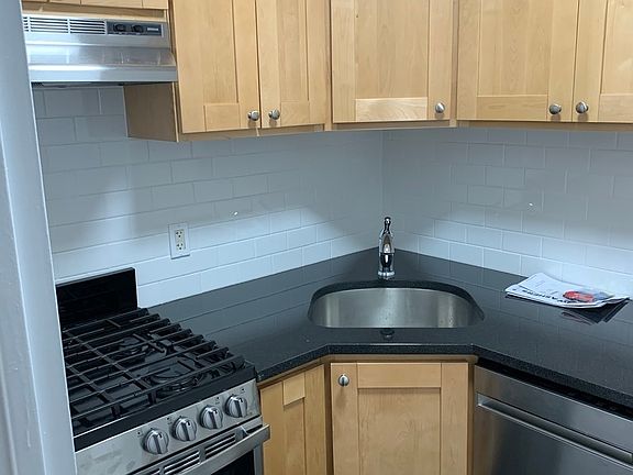 4th image of 321 E 48th St APT 9G