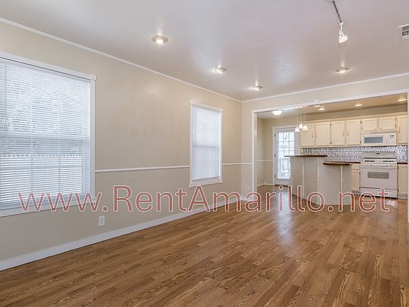 2nd image of 1909 Crockett St