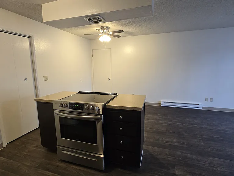 Tristin Square Apartments — Photo 7