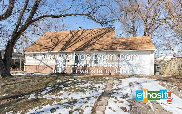 6044 E 40th St photo 1