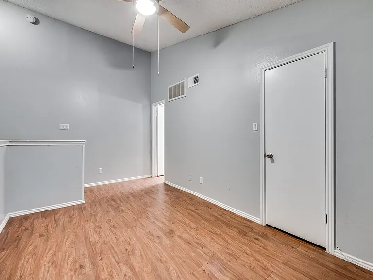 Evergreen Condominiums — Photo 10