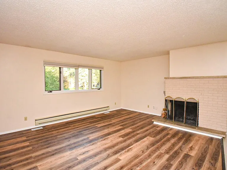 2501 Thomas Ct — Photo 8