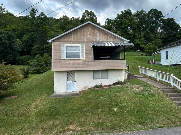 12 Crown St, Worthington, WV 26591