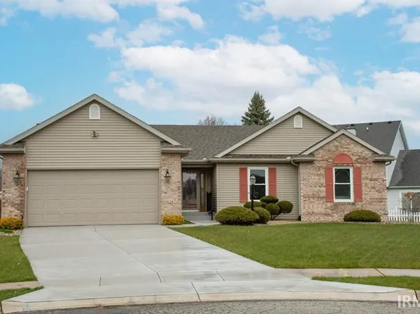 705 Meadow Stream Dr, South Bend, IN 46614