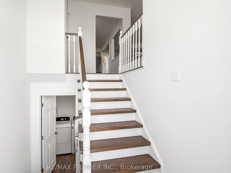 45 Roughley St #UPPER — Photo 3