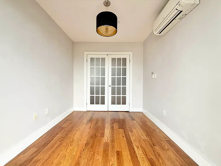 679 E 21st St #2A — Photo 4