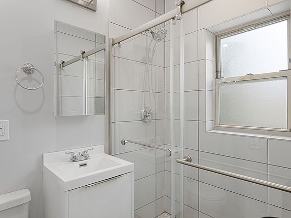 5th image of 1631 W Chase Ave APT 2G