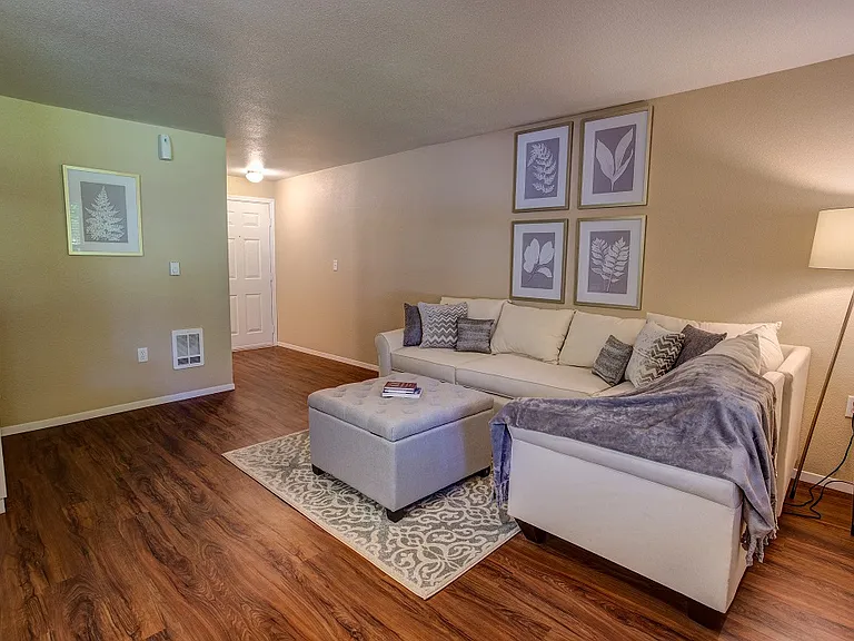 Commons at Creekside Apartments — Photo 5