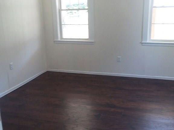 4th image of 115 Summer St