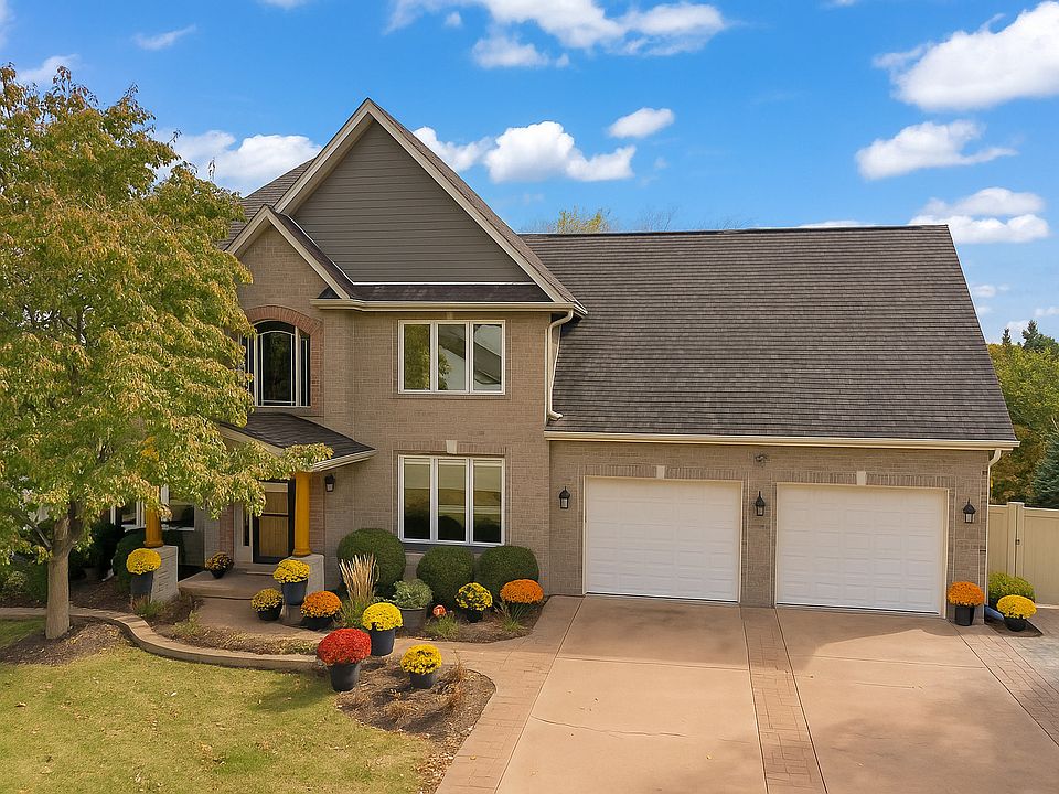 2nd image of 1375 Lakeside Ln