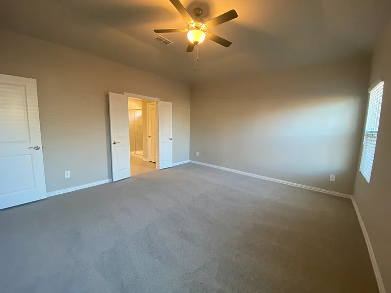 2129 Mustang Way — Photo 34