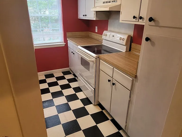 544 Wimbledon Ct — Photo 8