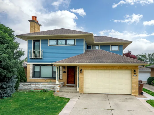 8005 Country Club Ln, North Riverside, IL 60546