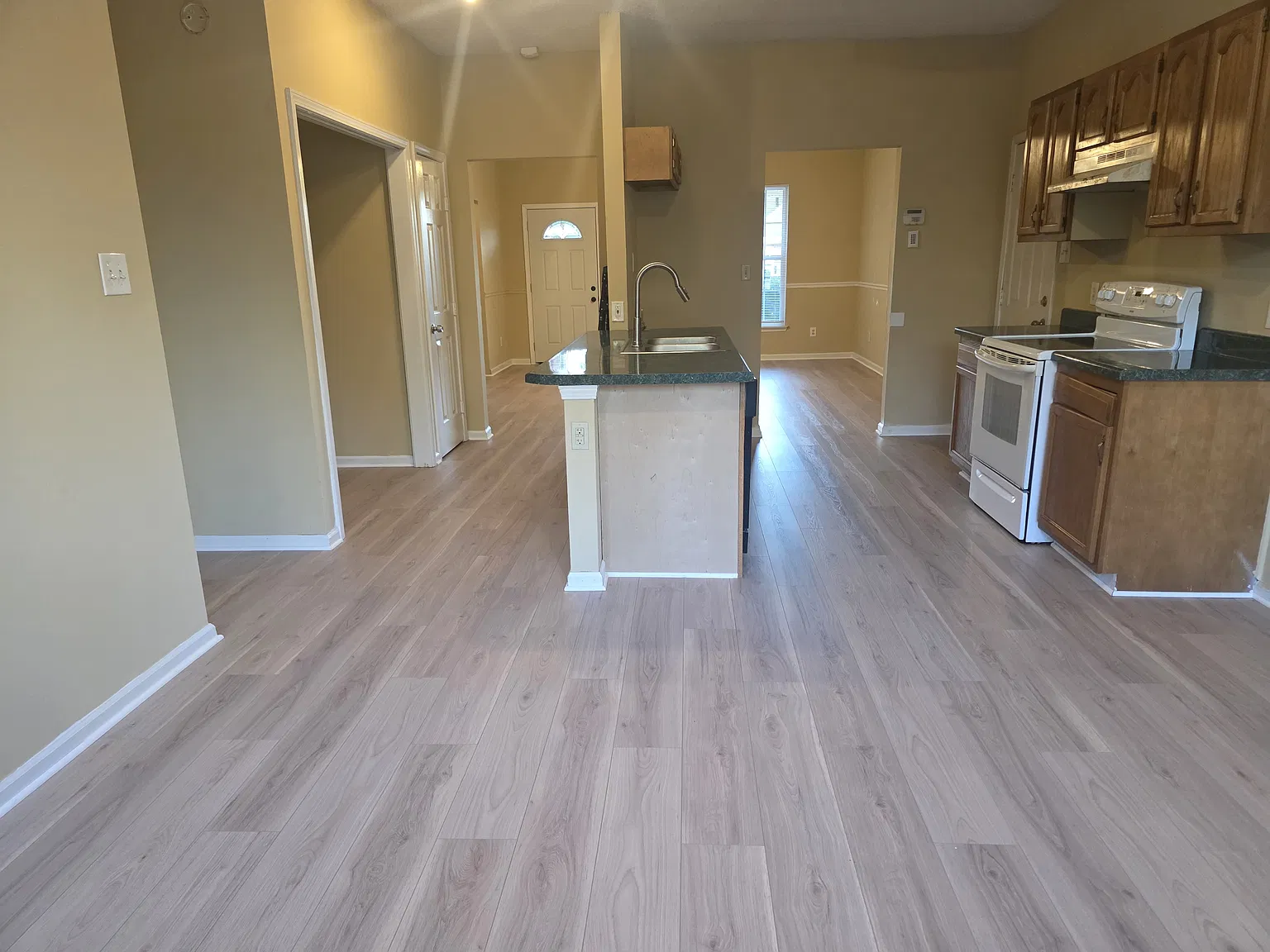 3 bed, 1390 sqft, $1,795 — Photo 3