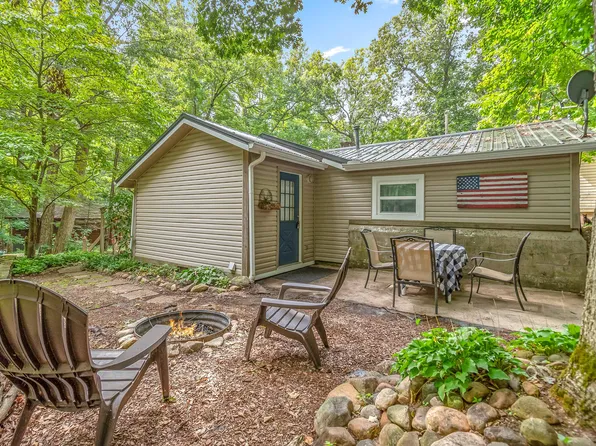 3558 Majestic Ct, Hillsdale, MI 49242
